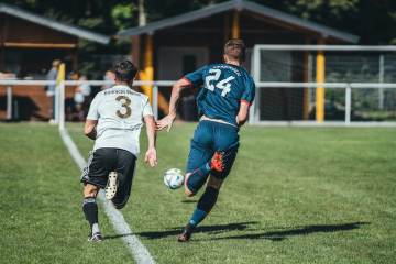 曼城更衣室影像：曼联2-0曼城后 这个踢垃圾箱的叫什么来着｜伟德体育（配图示意）